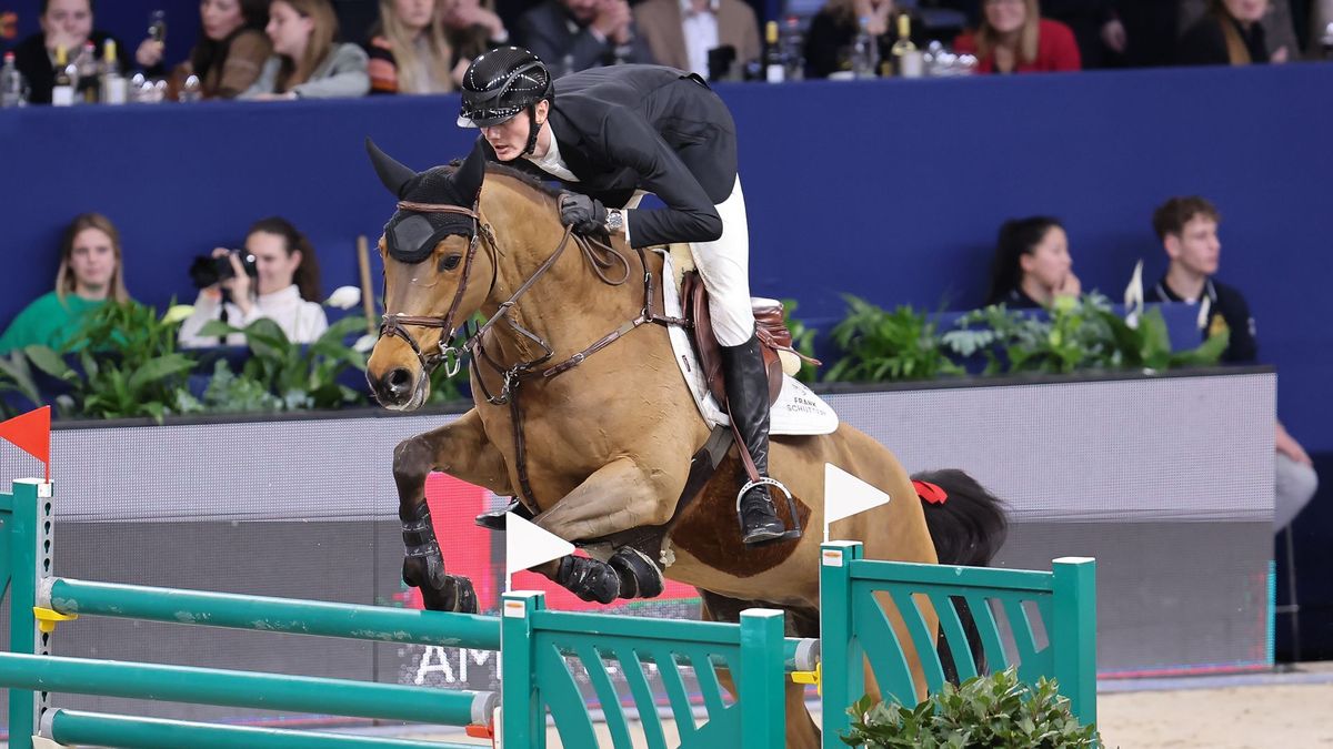 Springruiter Frank Schuttert tweemaal derde op eigen erf