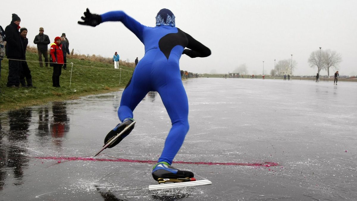Eerste kortebaanwedstrijd op natuurijs van deze winter vanavond in Nijelamer