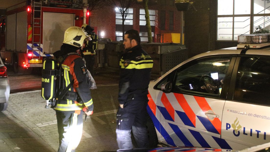Brandweer belaagd bij blussen in Leiden