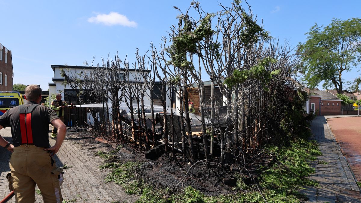 112 Nieuws: Gewonde bij brand in Wierden | Speeltoestel verwoest door brand in Zwolle