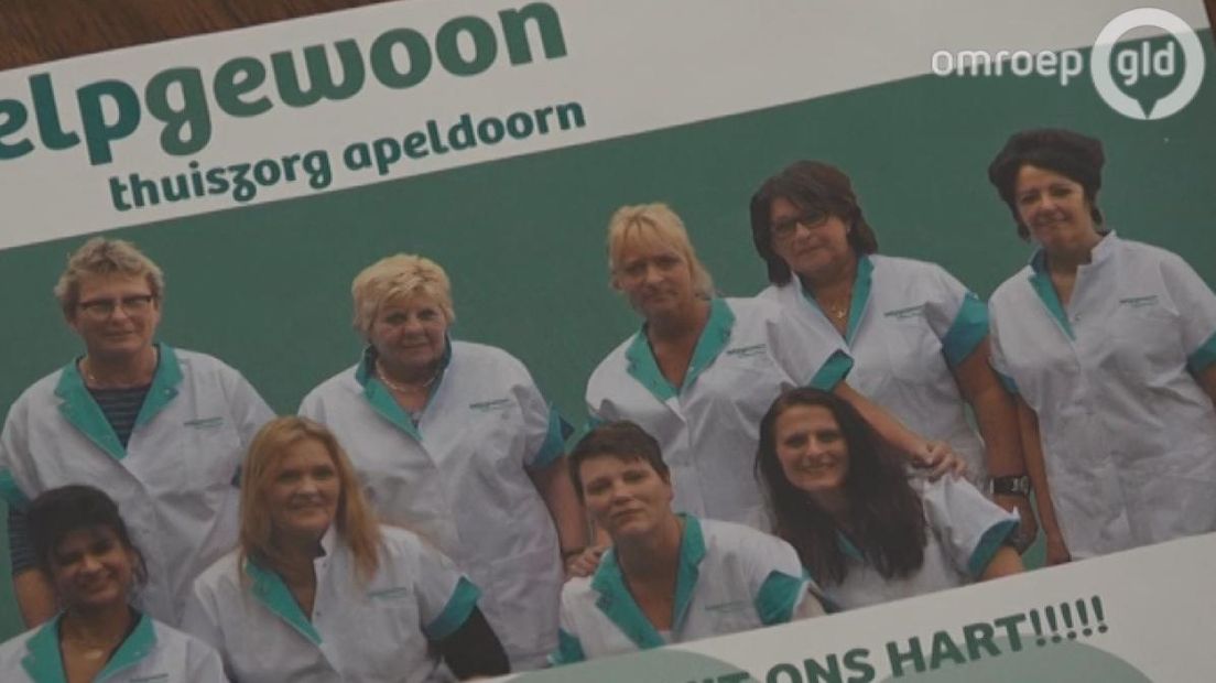 Door alle bezuinigingen op de zorg leven veel thuiszorgmedewerkers in onzekerheid. Twaalf thuishulpen in Apeldoorn zijn het zat en hebben het heft in eigen handen genomen. Ze hebben als eerste in Nederland een thuiszorgcoöperatie opgericht.