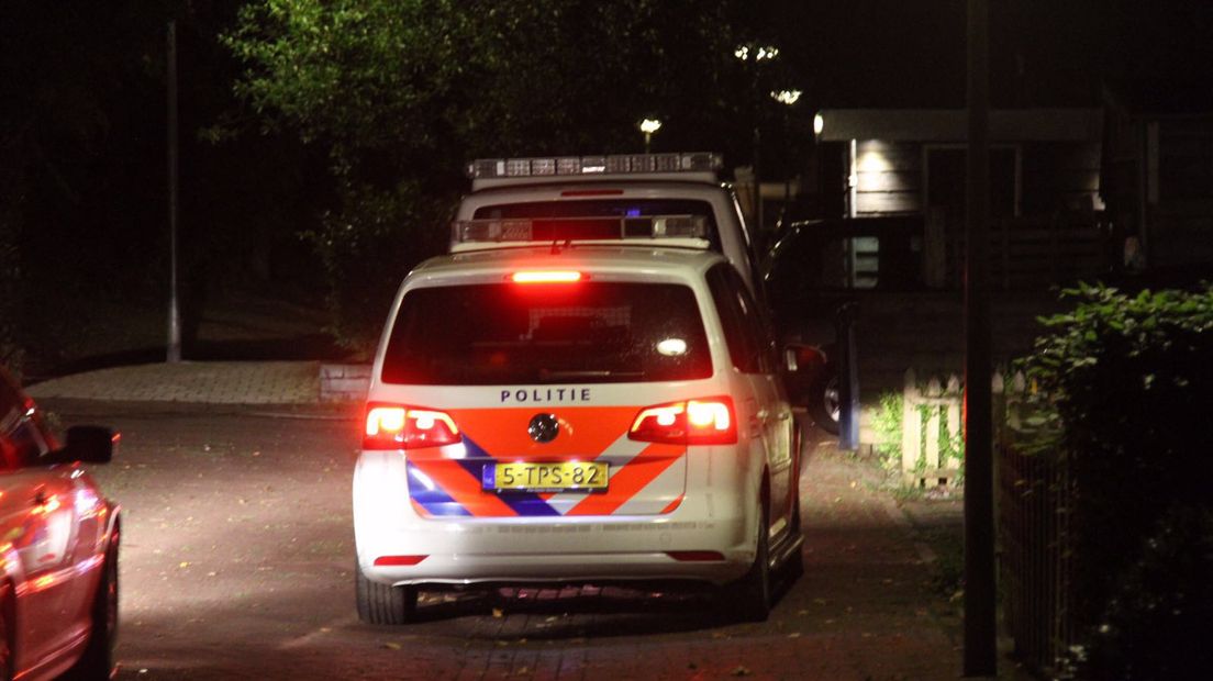 Een 29-jarige man uit de gemeente Barneveld is zaterdagavond aangehouden, omdat hij agenten zou hebben aangevallen met een mes. Ook wordt hij verdacht van geweld tegen zijn ex.