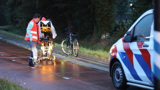 Vrouw naar ziekenhuis na harde val met fiets
