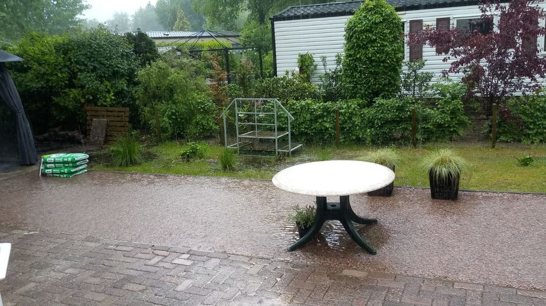 Op camping Dianaheide in Amen kwam de regen ook met bakken uit de hemel