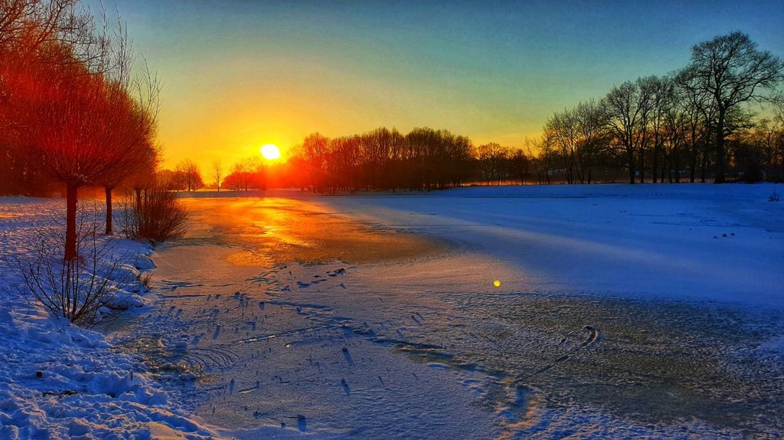 Zonsopkomst aan de Noord Esmarkerrondweg in Enschede