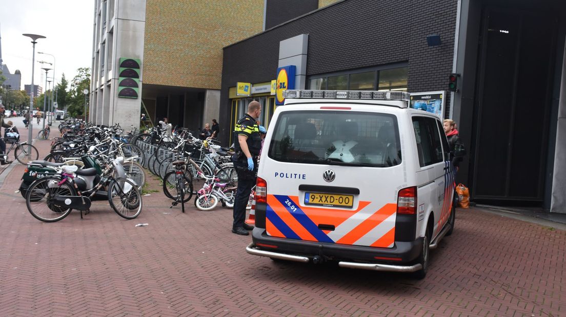 De politie deed dinsdag onderzoek rond het Wielewaalplein