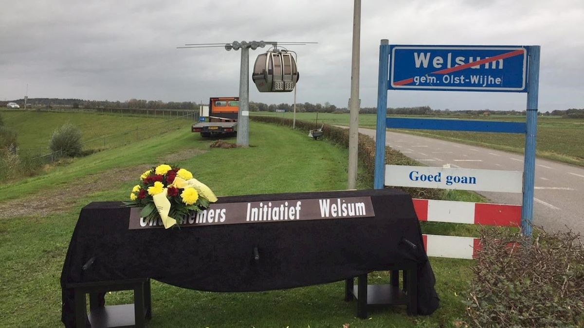 Omstreden gondelmast bij Welsum symbolisch begraven