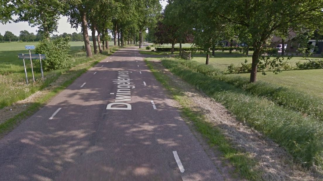 Een gedeelte van de Dwingelderweg is verzakt (Rechten: Google Streetview)
