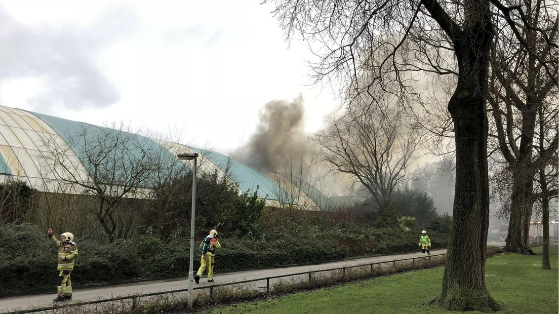 Grote brand in voormalig zwembad Kampen