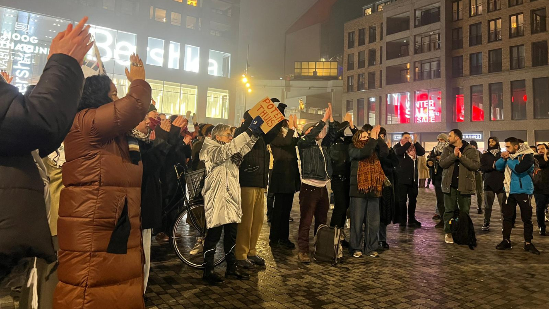 Demonstratie in Utrecht tegen politiegeweld na incident Bollendak