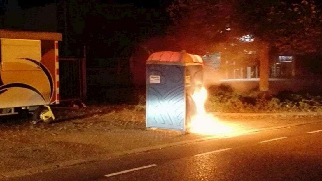 Brand in mobiel toilet in Raalte