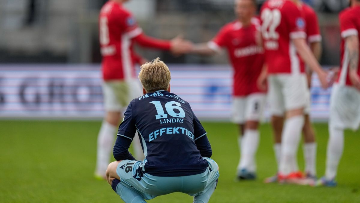 Heerenveen-trainer Veldman wil update van selectie na uitschakeling tegen AZ: "Er moet nog veel gebe