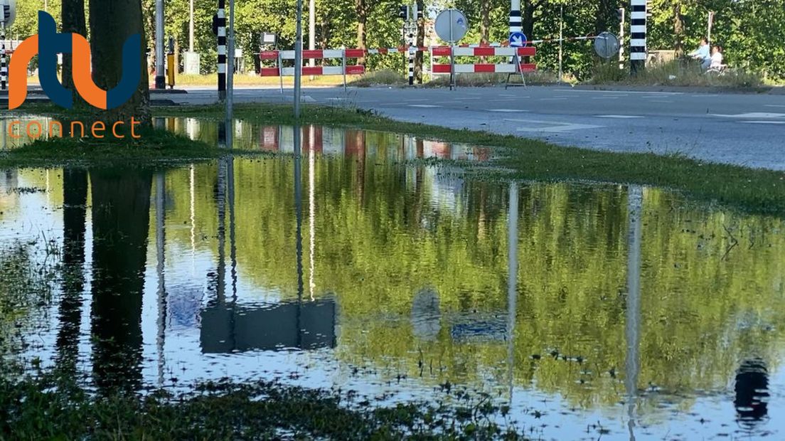 Water daar waar het niet hoort: het verkeer wordt omgeleid