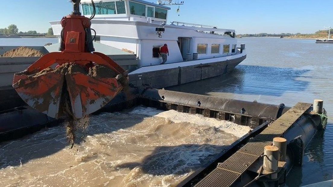 De zandwinplas Over de Maas.