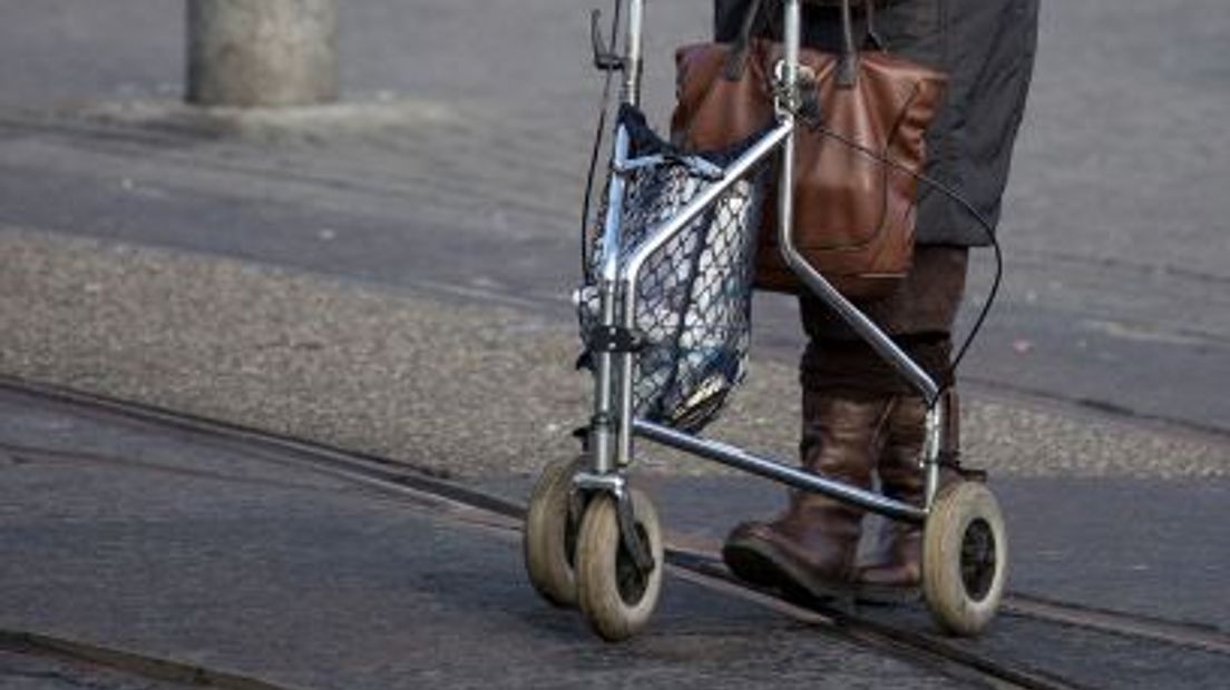 De inwoners van Terborg reageren met afschuw op het nieuws over de beroving van een 96-jarige vrouw in hun gemeente. De dader greep donderdagmiddag de handtas van het slachtoffer, toen de hoogbejaarde mevrouw met haar rollator over straat liep.