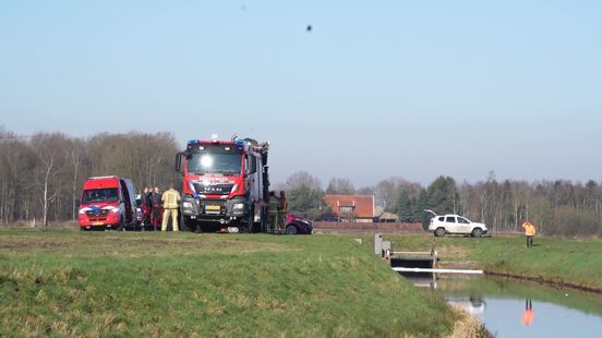 Automobilist gered uit sloot bij Schoonebeek