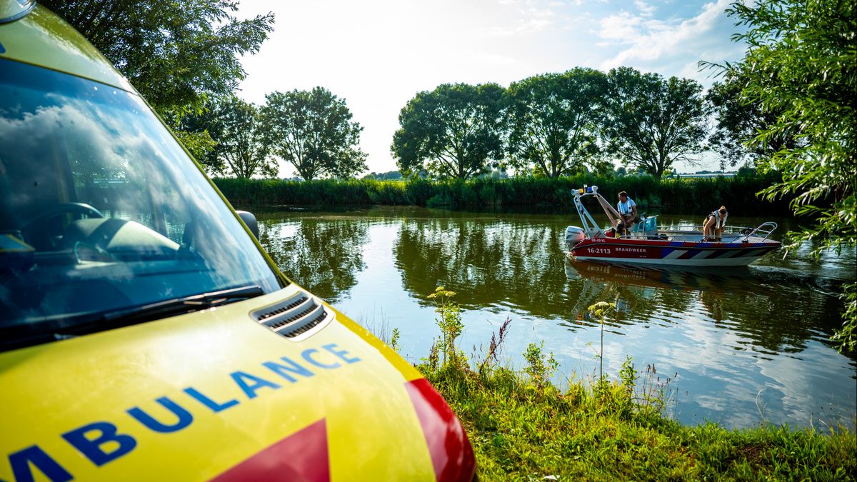 Duikers halen vermiste zwemmer uit het water, slachtoffer overlijdt ondanks hulp