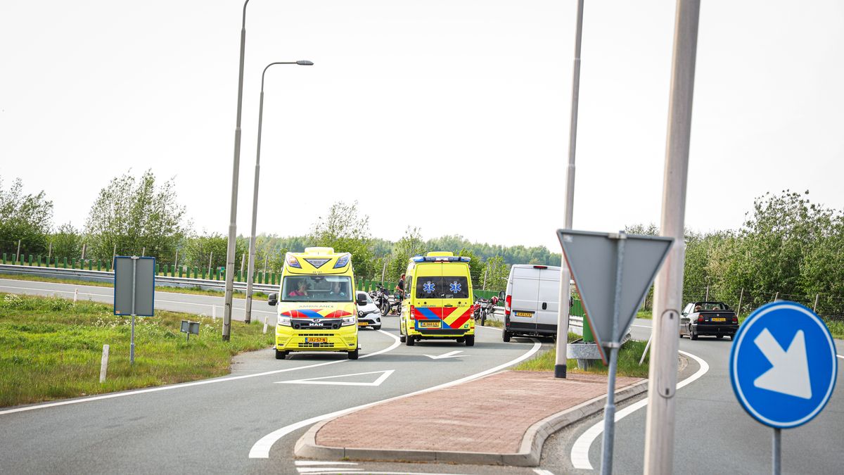 Motorrijder vliegt uit de bocht bij Zwartemeer