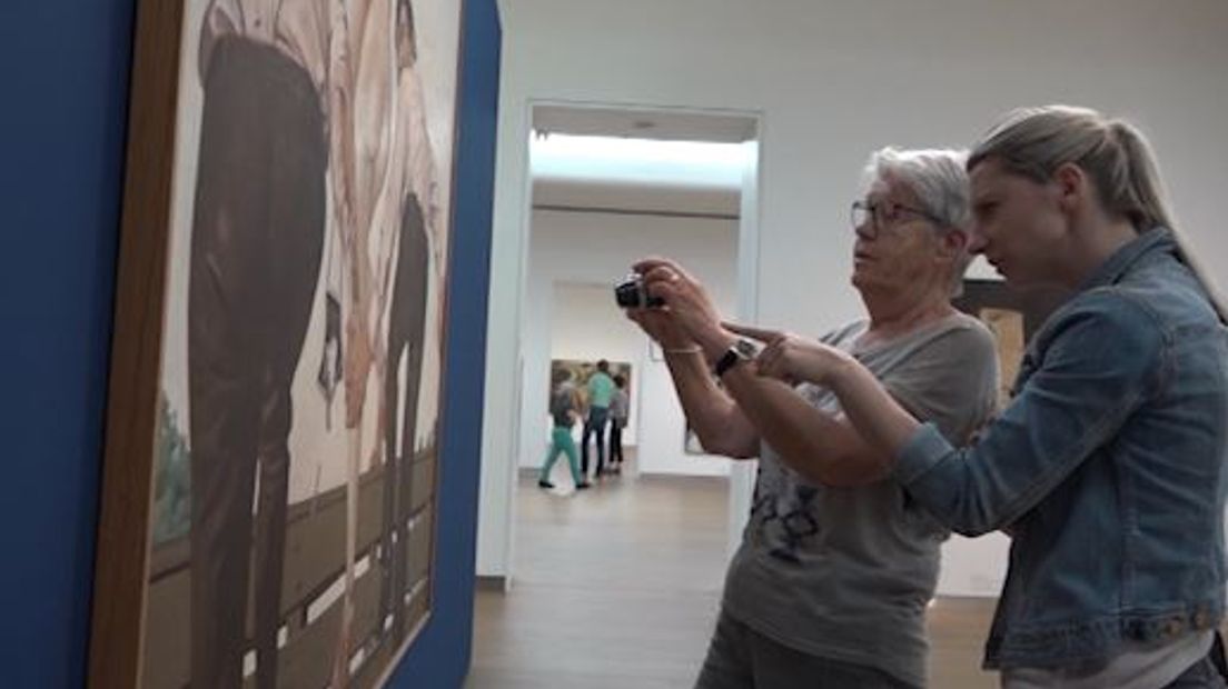 Esther bij Museum MORE