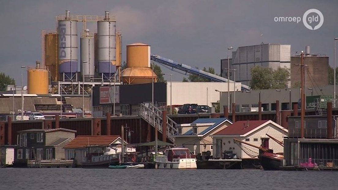 De woonboten in de Nieuwe Haven in Arnhem.
