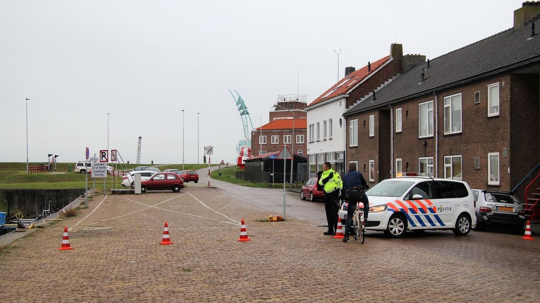 Vliegtuigbom op baggerschip, omwonenden moeten binnenblijven