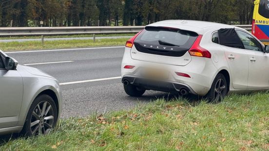 Automobilist met nekklachten naar ziekenhuis na ongeluk
