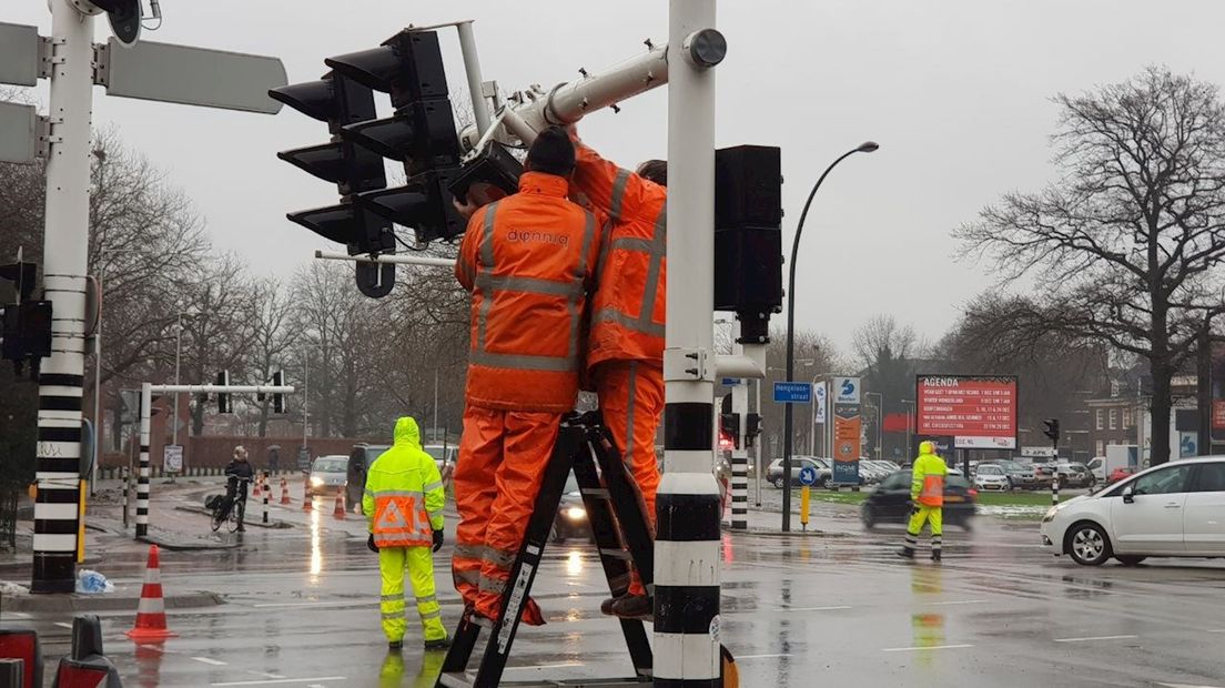 Verkeershinder in Enschede door werkzaamheden aan verkeerslichten