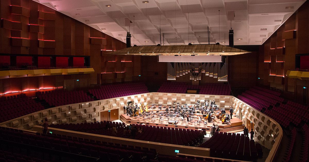 Opmerkelijke verhalen over 60 jaar De Doelen: pianist rolde met piano ...