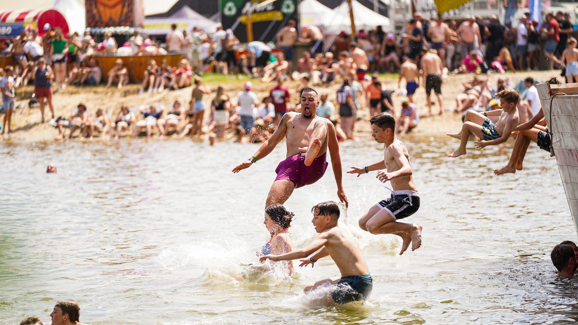 Zwemseizoen 2026 van start, Provincie Gelderland waarschuwt: let op veiligheid en gezondheidsrisico’s.