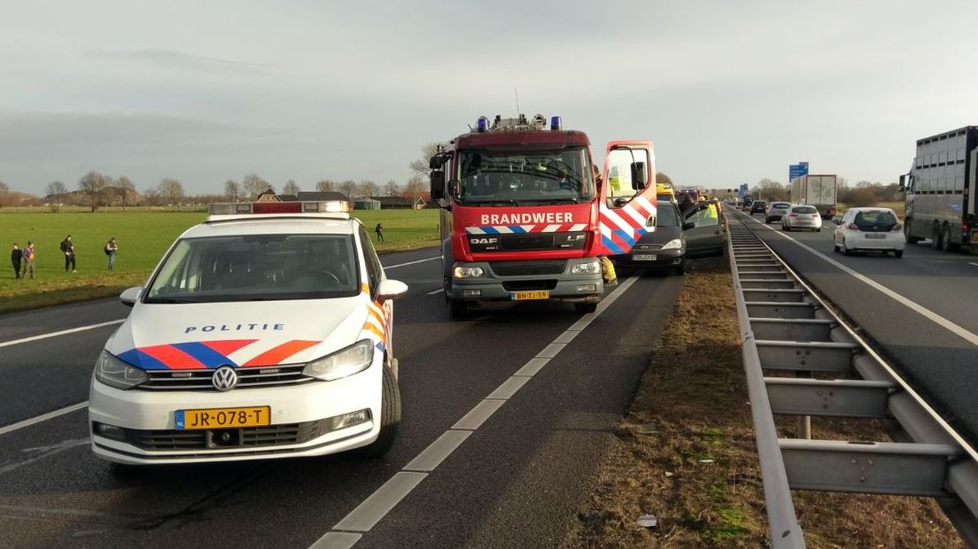Op de A12 tussen Zevenaar en Arnhem heeft maandagmiddag een kop-staartbotsing met vier auto's plaatsgevonden. Hierbij vielen verschillende gewonden. Een meisje is met de ambulance naar het ziekenhuis gebracht.