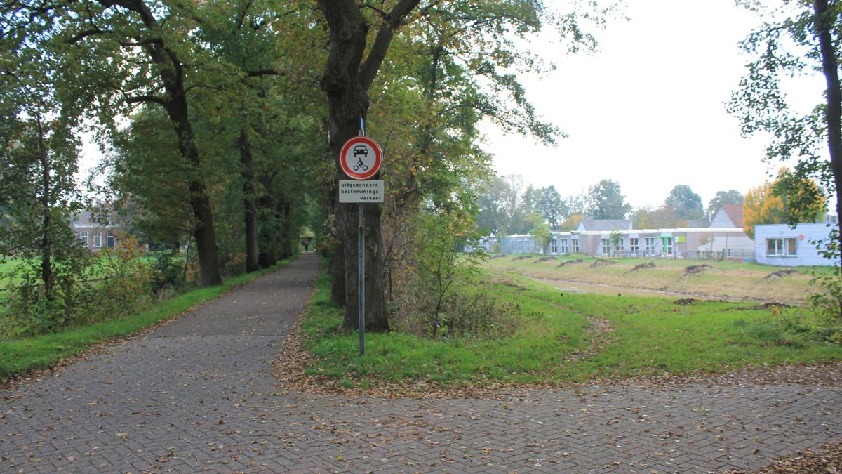 Fietspad in Oosterboer komt twee meter van sloot te liggen, onvrede blijft: 'Slecht voor monumentale
