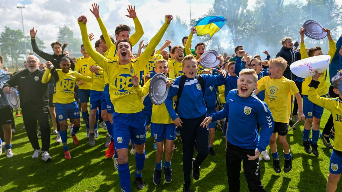 FC Lisse viert de titel in de derde divisie