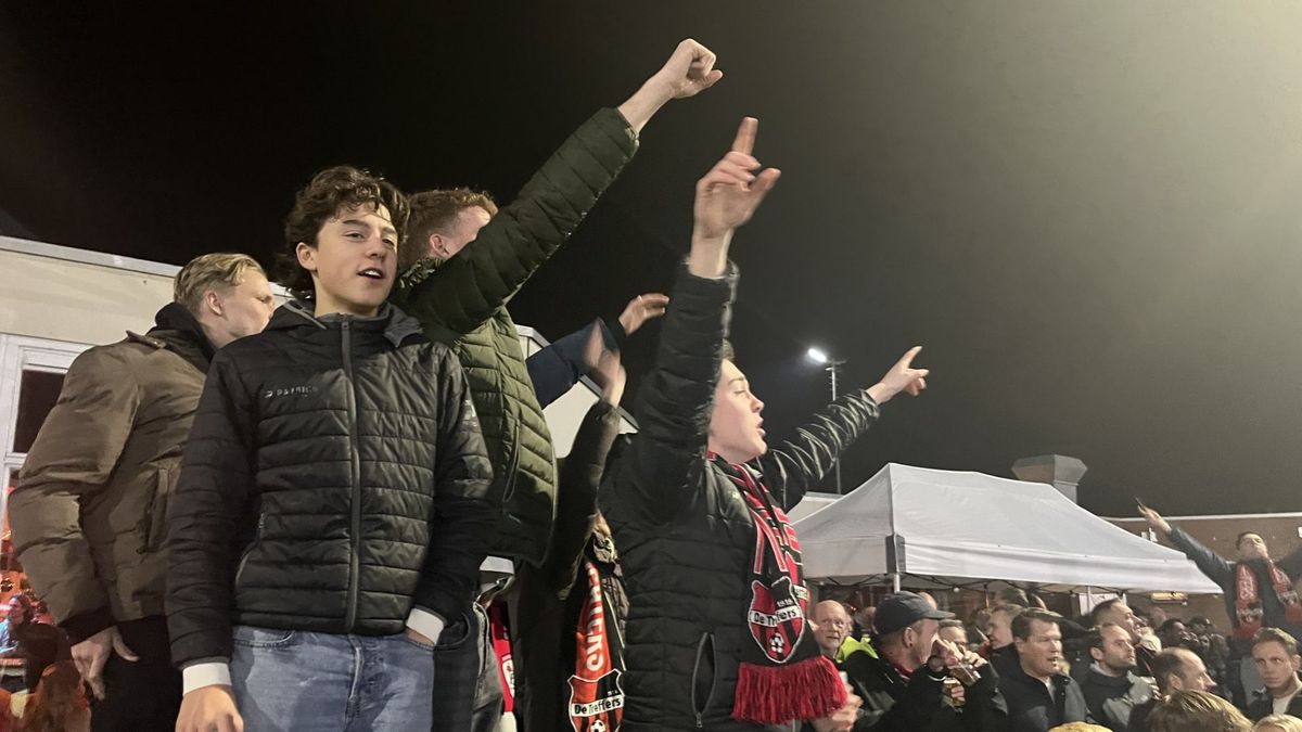 Supporters De Treffers zorgen voor sfeer voor bekerduel in Woerden