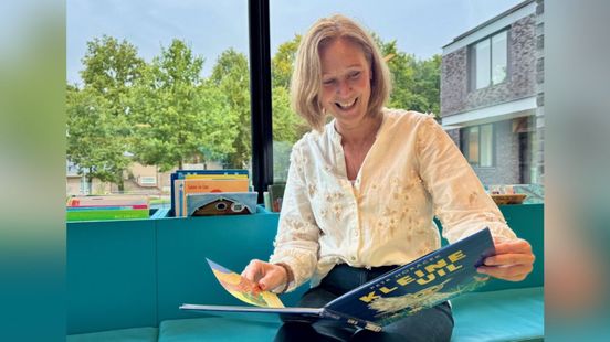 Angelique leest gezinnen gratis voor en maakt er een feestje van