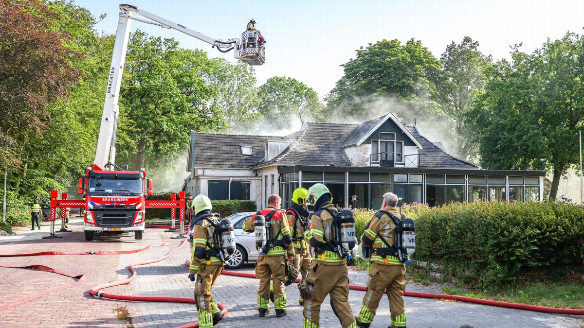 Grote brand in Beetsterzwaag, mogelijk asbest bij vrijgekomen