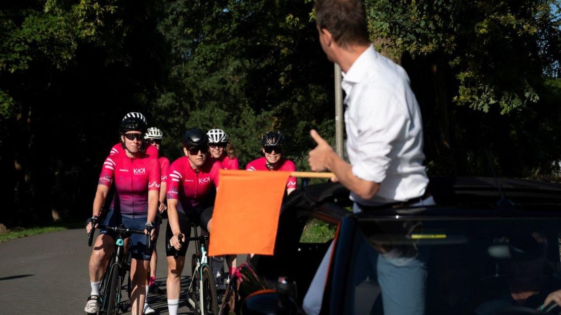 Sportwethouder Bredemeijer (CDA) geeft symbolisch startsein voor de etappe in 2024