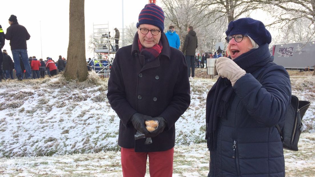 Sommige toeschouwers namen zelf warme chocolademelk mee (Rechten: RTV Drenthe)