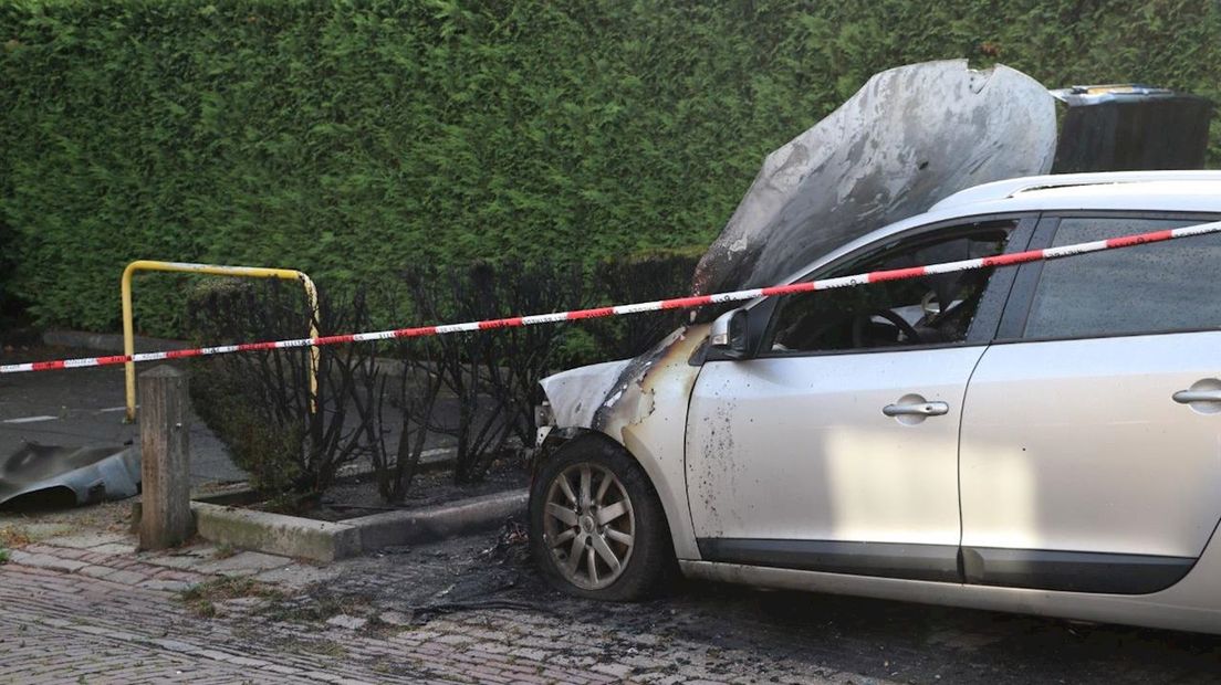 Autobrand in Enschede mogelijk aangestoken