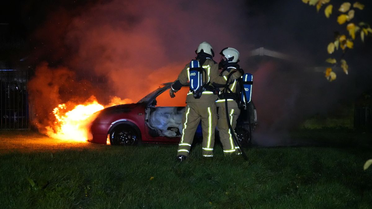 Auto in Nieuw-Amsterdam volledig uitgebrand