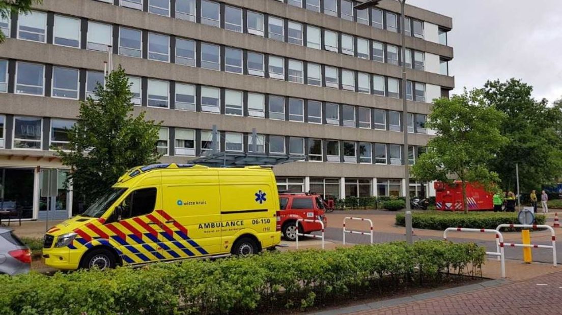 Verpleeg- en revalidatiecentrum Antonia in Terborg heeft vanavond weer stroom, dat verwacht de Veiligheidsregio Noord-Oost Gelderland. Het centrum zit zonder elektriciteit en water door brand in een transformatorhuisje op het terrein.