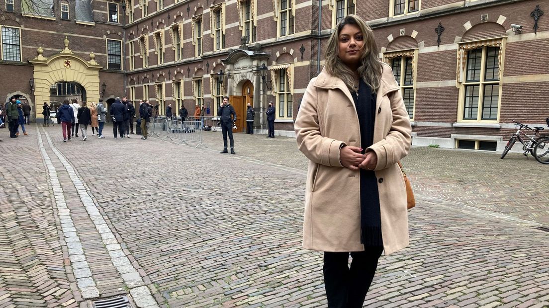 Janet Ramesar bij het Binnenhof