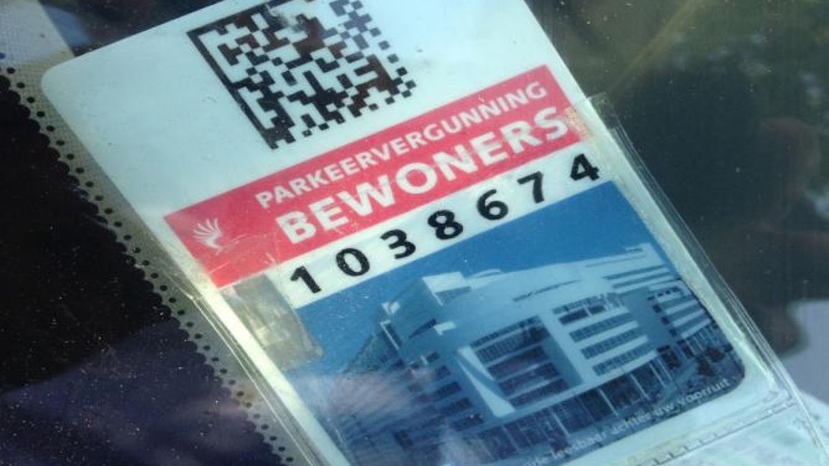 Gevaarlijke situaties door teveel verstrekte parkeervergunningen in Rustenburg-Oostbroek