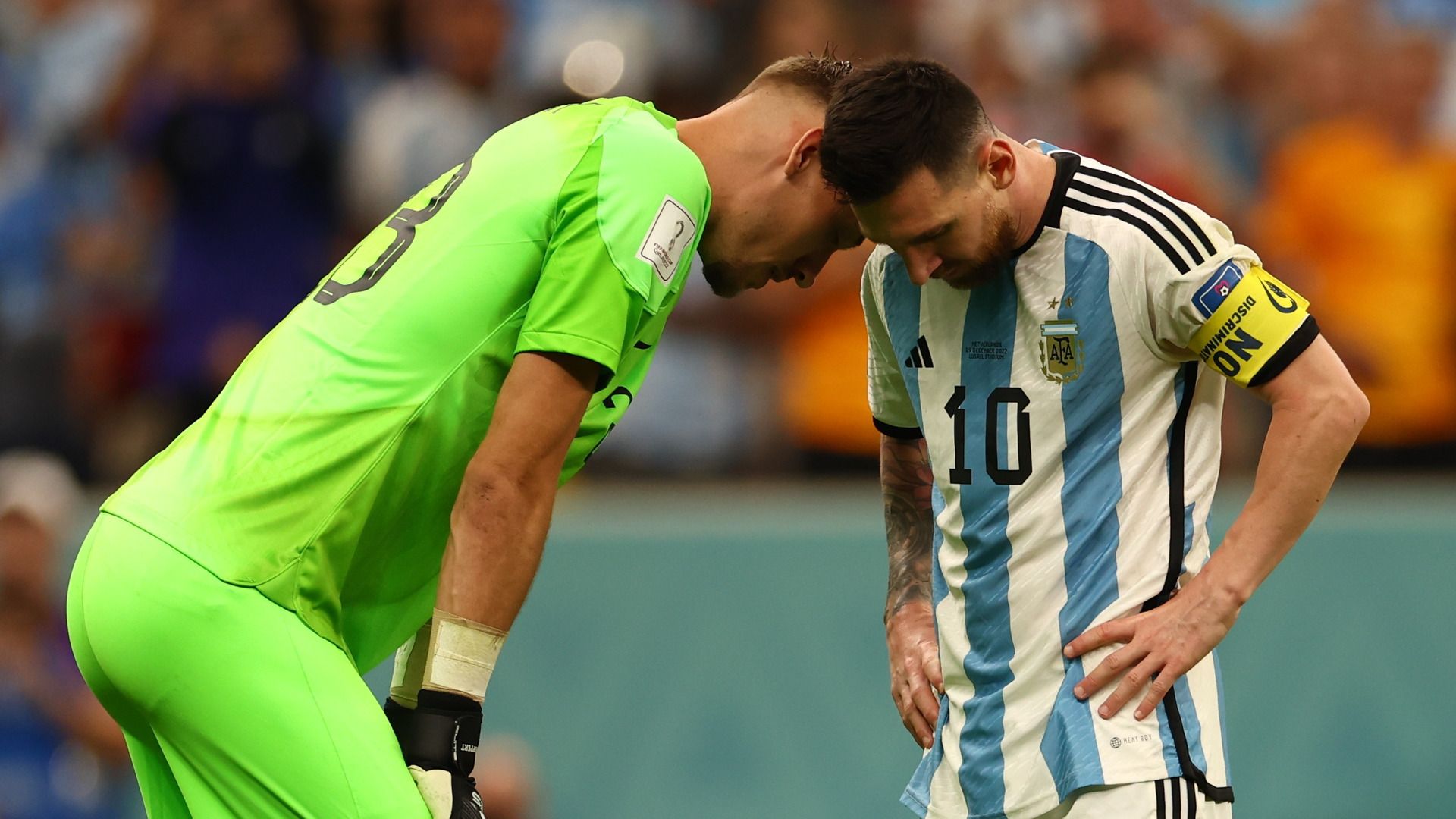 Andries Noppert en Lionel Messi yn de strafskopperige tusken Nederlân en Argentinië