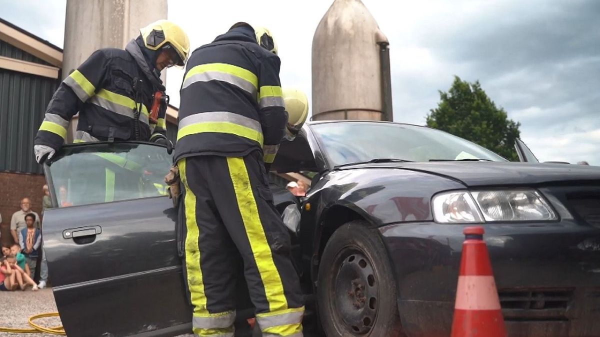 VIDEO: Geen bingo, maar een brandweeroefening als vermaak op camping Oldeholtwolde