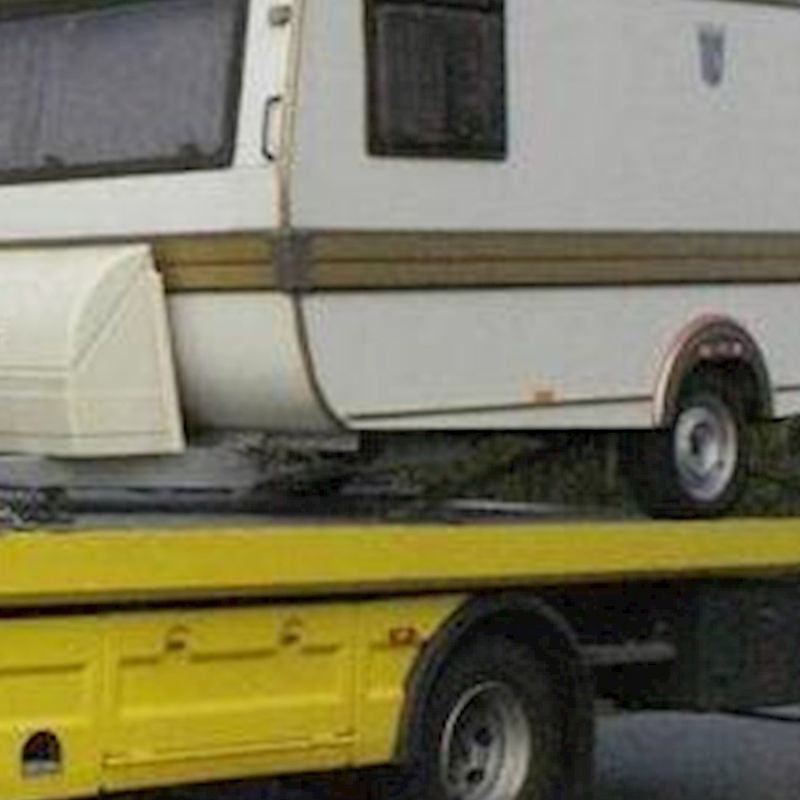 Caravan brandt uit op A28 RTV Oost