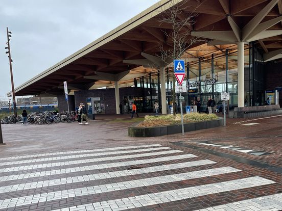 Oplichtende haaientanden bij zebrapad Stationsplein Assen gaan verdwijnen