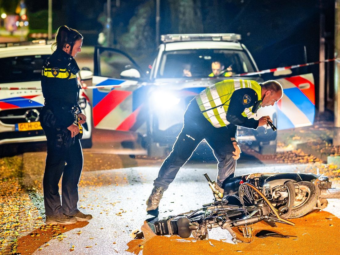 Politieonderzoek op de plek van de botsing.