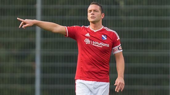 Dennis speelt 1000 wedstrijden voor zelfde club: 'Dat ik samen met mijn zoon speel is wel uniek' Home