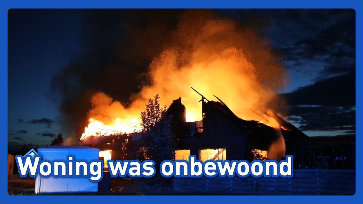 Woning in Finsterwolde brandt uit