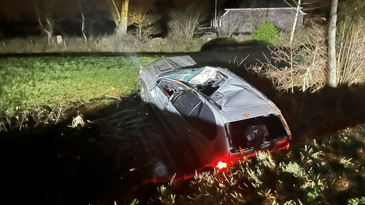 Auto op A32 bij Haskerdijken de vangrail in | Kop-staartbotsing met drie auto's in Grou